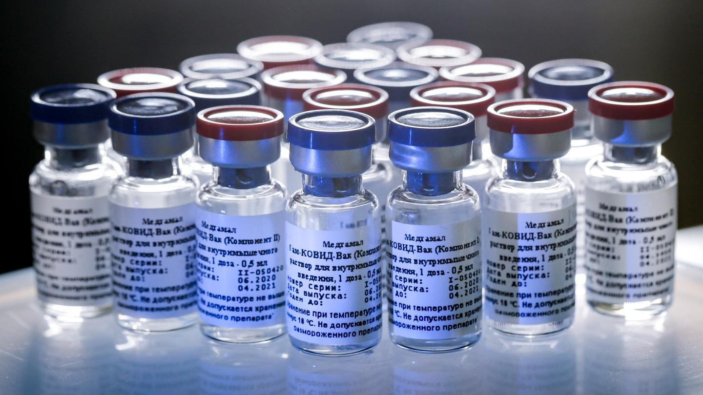 Rusya'nın Covid-19 Aşısı: Aşı mı Rekabet mi?