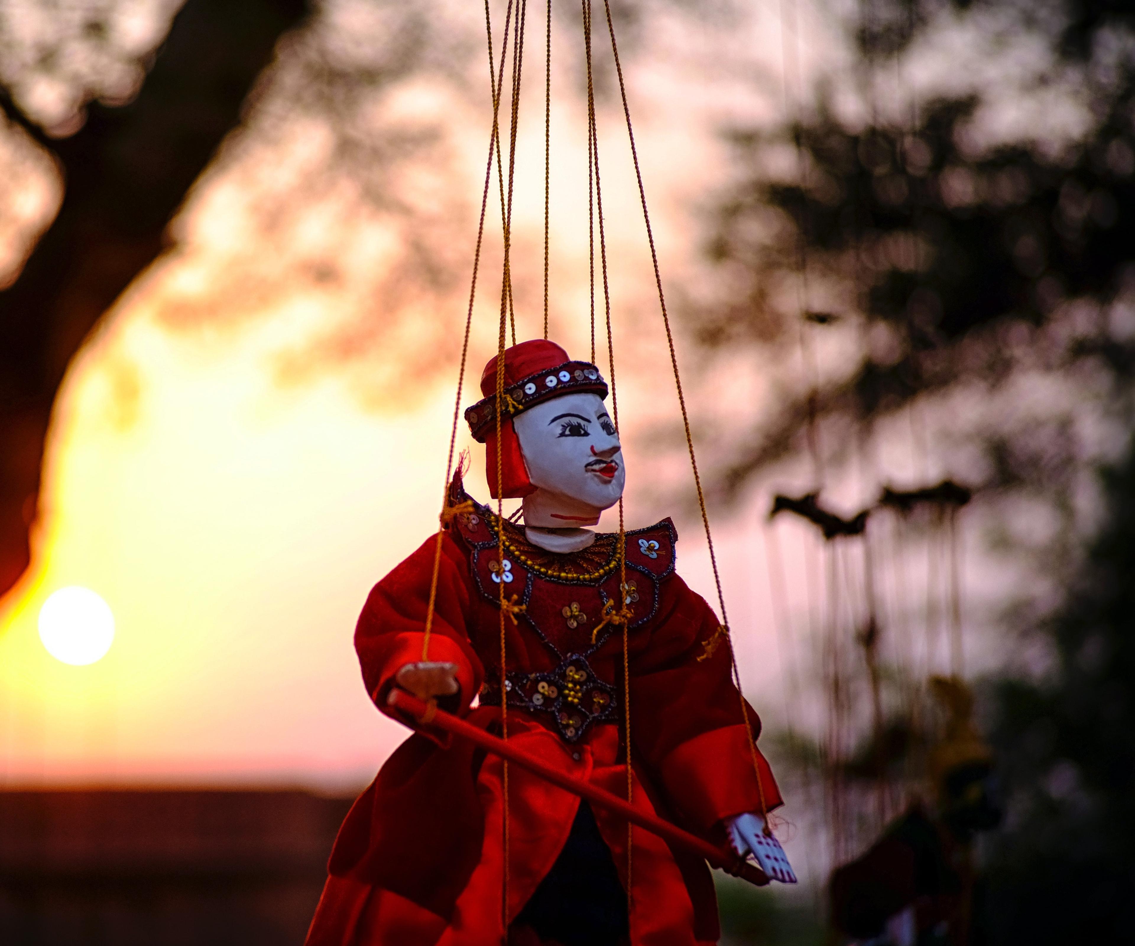 MANİPÜLE EDİLEMEMEK ÜZERİNE